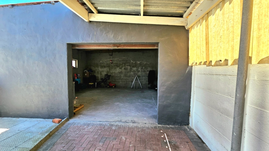 2 Bedroom Property for Sale in Strandfontein Village Western Cape